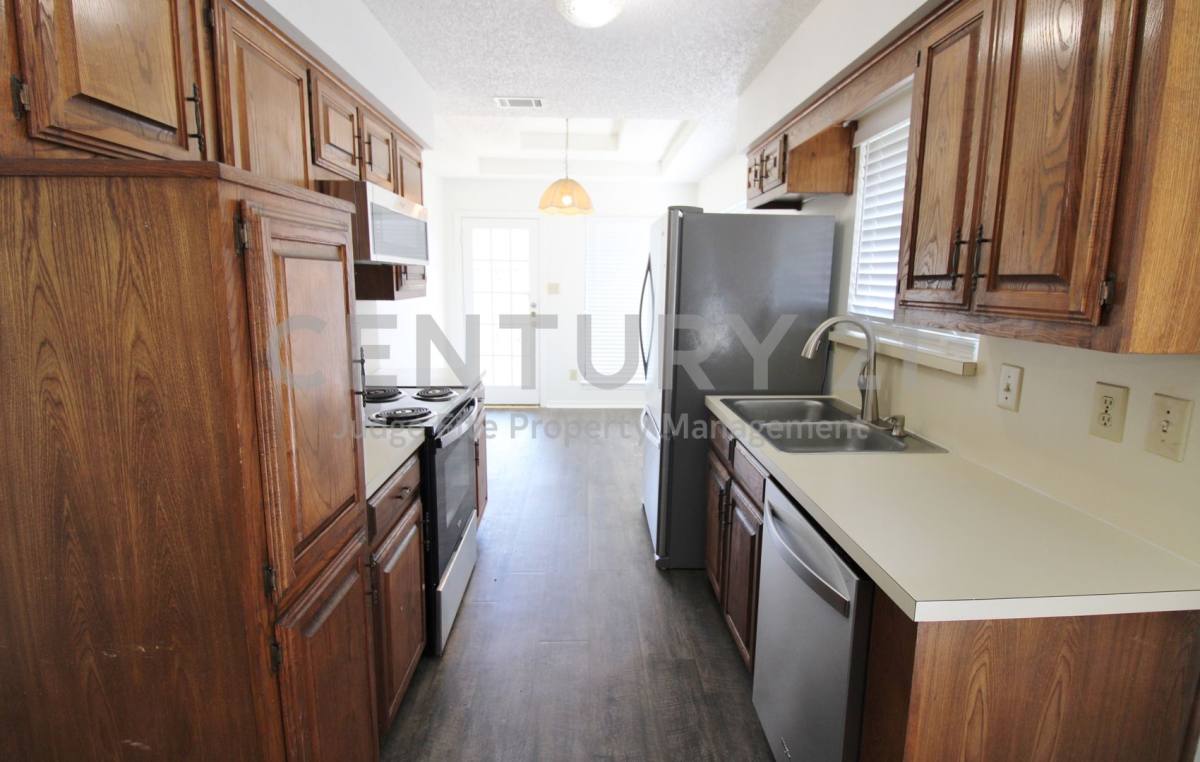 House for rent at 1234 Mockingbird Lane, Desoto, TX 75115