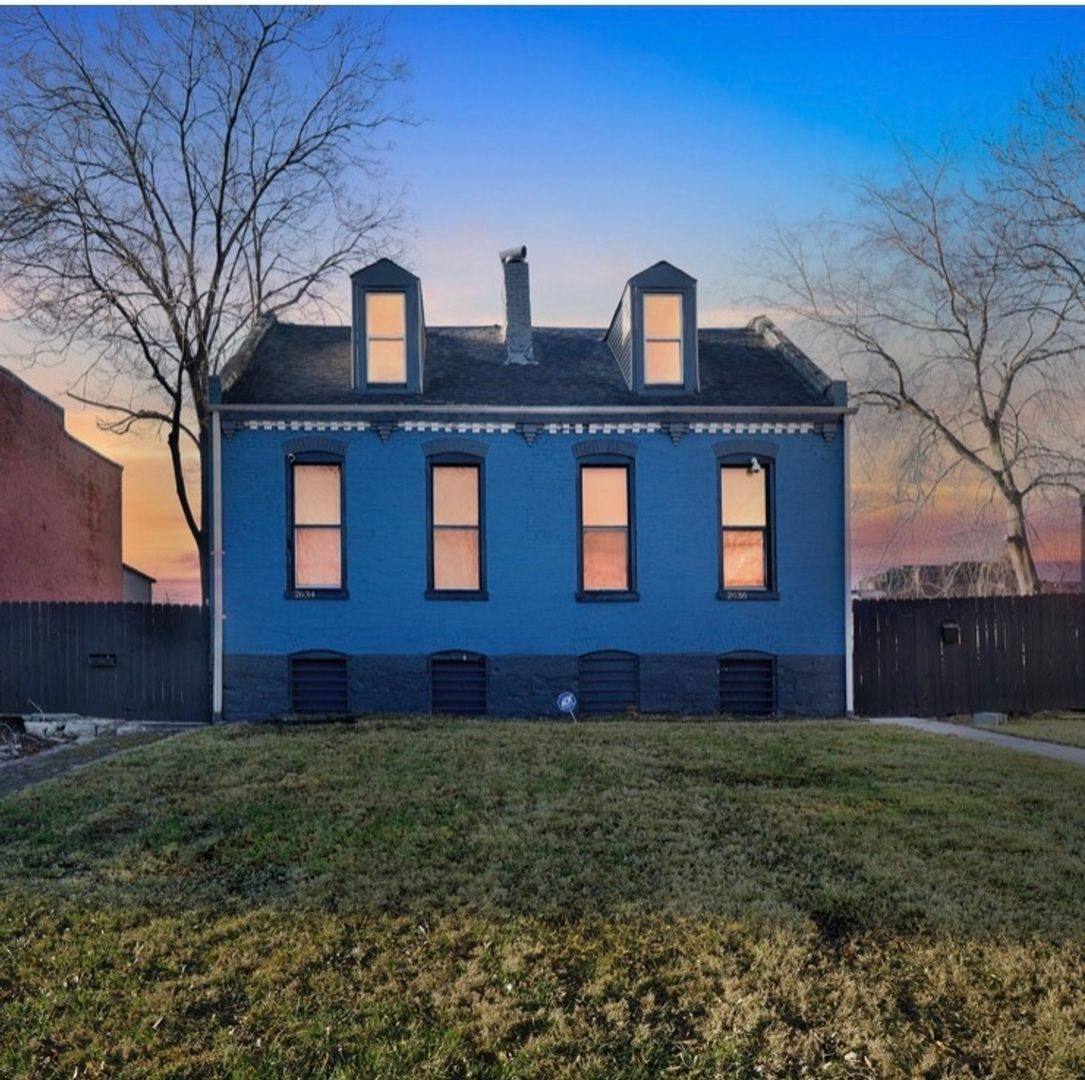 Townhouse for rent at 2636 Arsenal St, Saint Louis, MO 63118