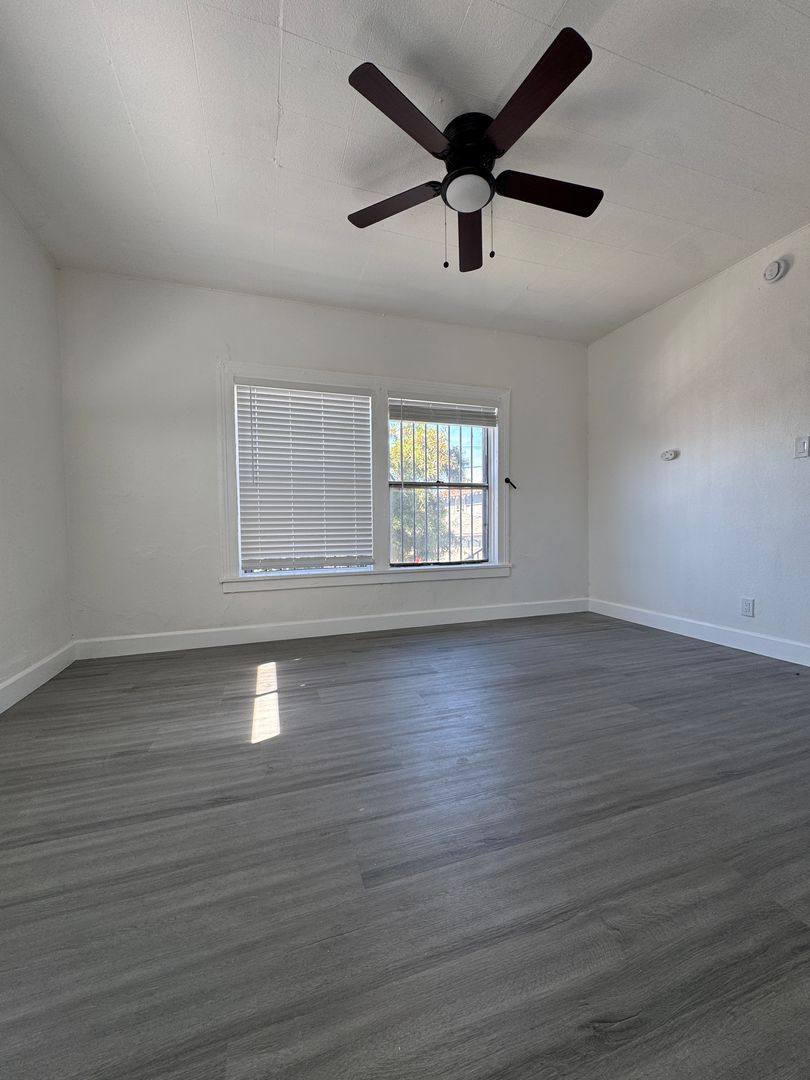 Apartment for rent at 526 S Union Ave, Los Angeles, CA 90017