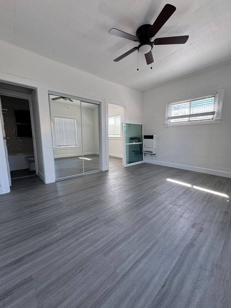 Apartment for rent at 526 S Union Ave, Los Angeles, CA 90017