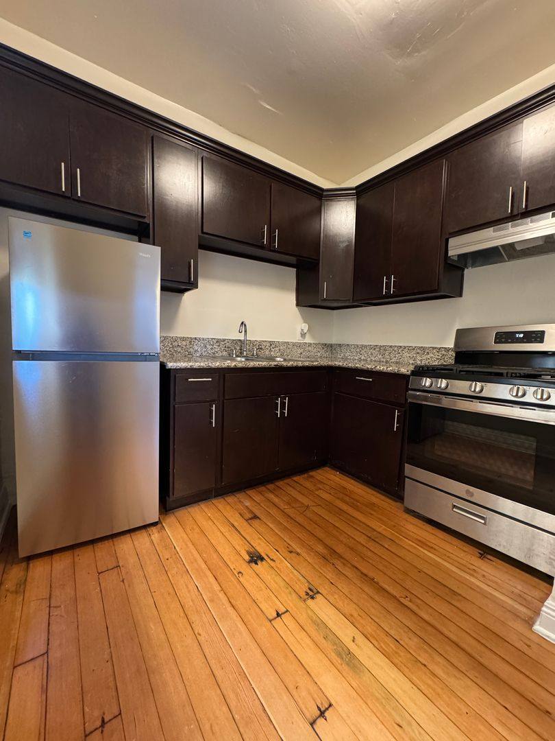 Apartment for rent at 526 S Union Ave, Los Angeles, CA 90017