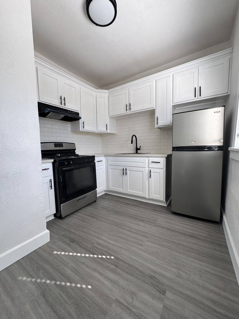 Apartment for rent at 526 S Union Ave, Los Angeles, CA 90017