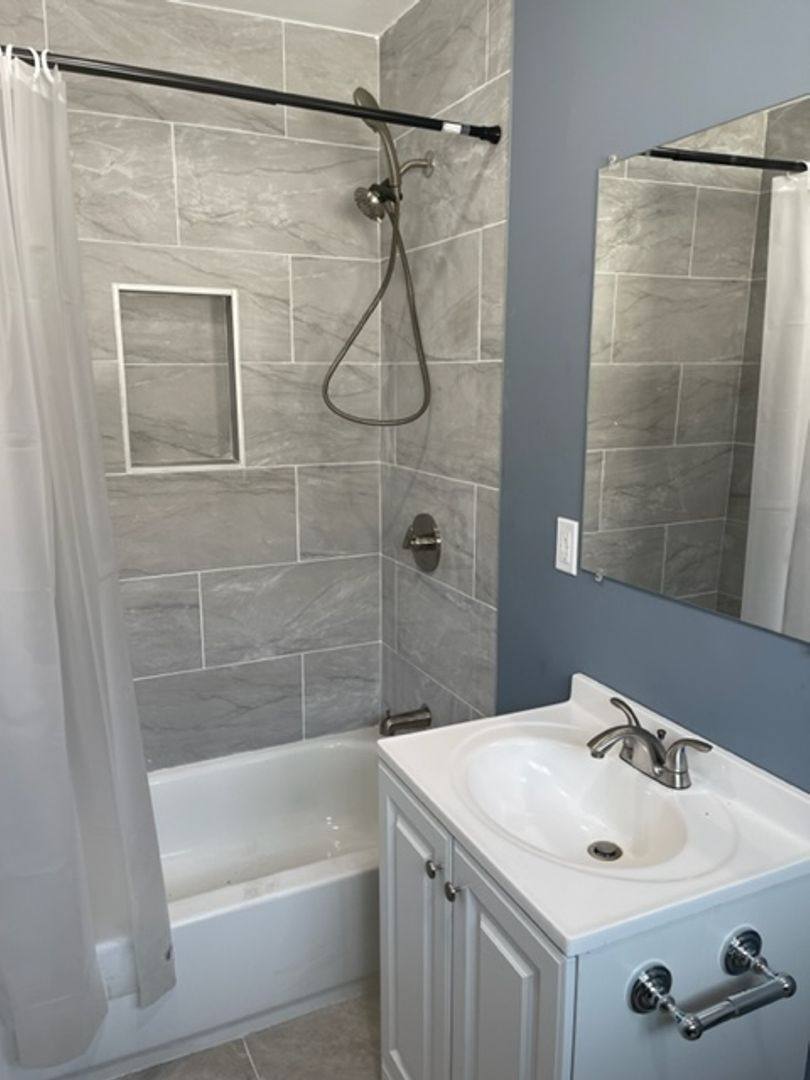 Apartment for rent at 5000 W Coliseum St, Los Angeles, CA 90016