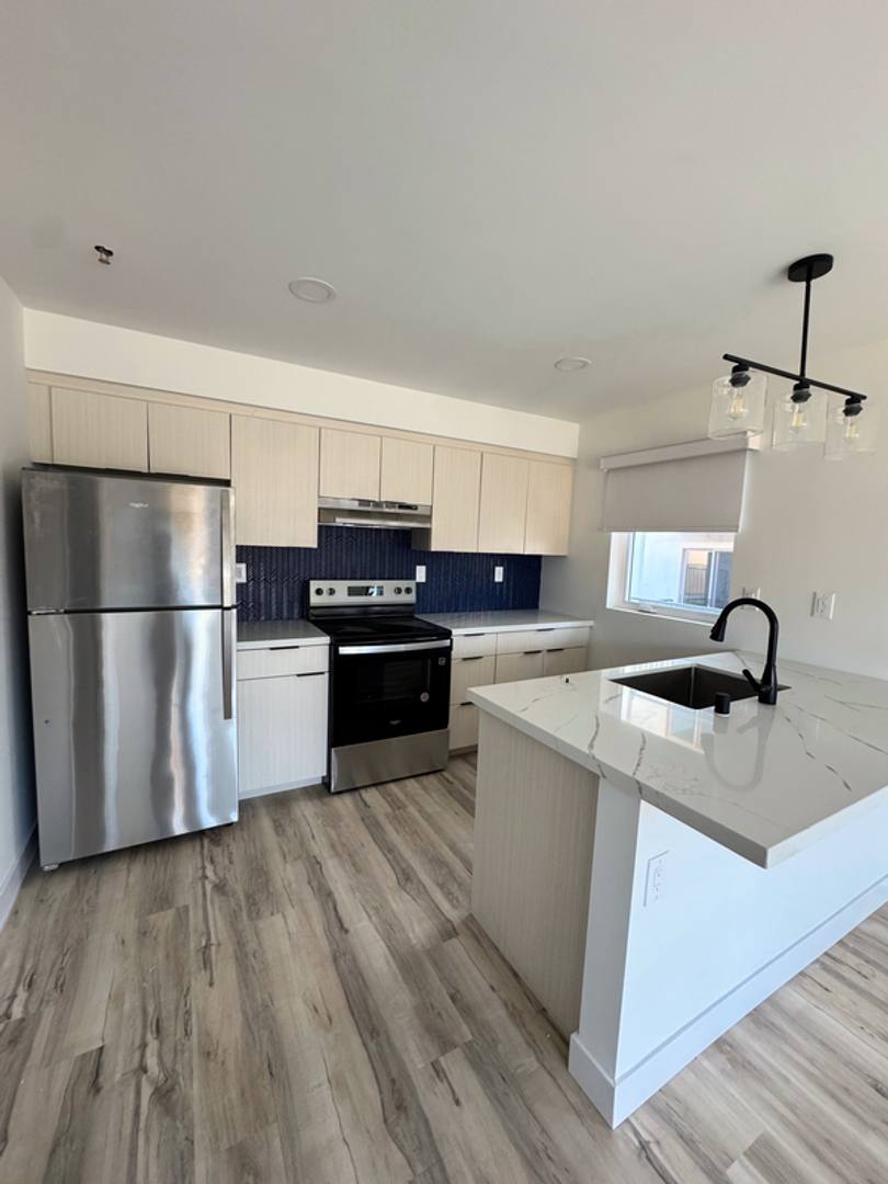 Apartment for rent at 2330-2332 Grand Ave, San Diego, CA 92109