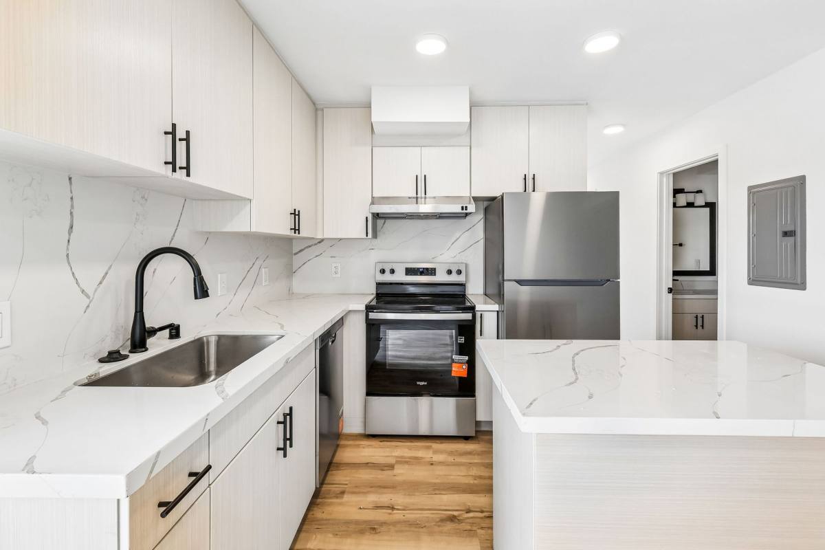 Apartment for rent at 2330-2332 Grand Ave, San Diego, CA 92109
