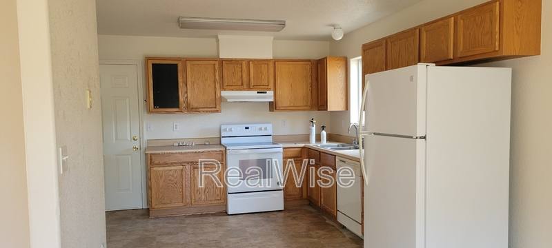 House for rent at 715 SW Laurel St, Grants Pass, OR 97526