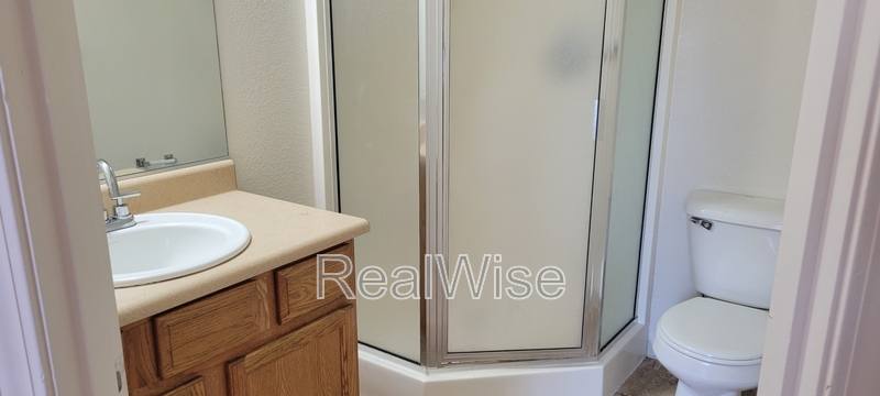 House for rent at 715 SW Laurel St, Grants Pass, OR 97526