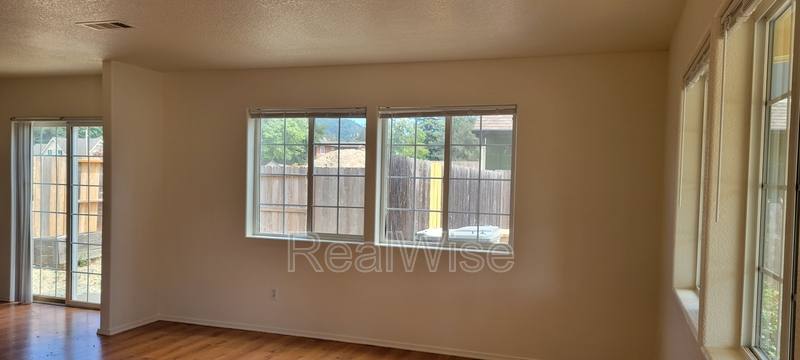 House for rent at 715 SW Laurel St, Grants Pass, OR 97526