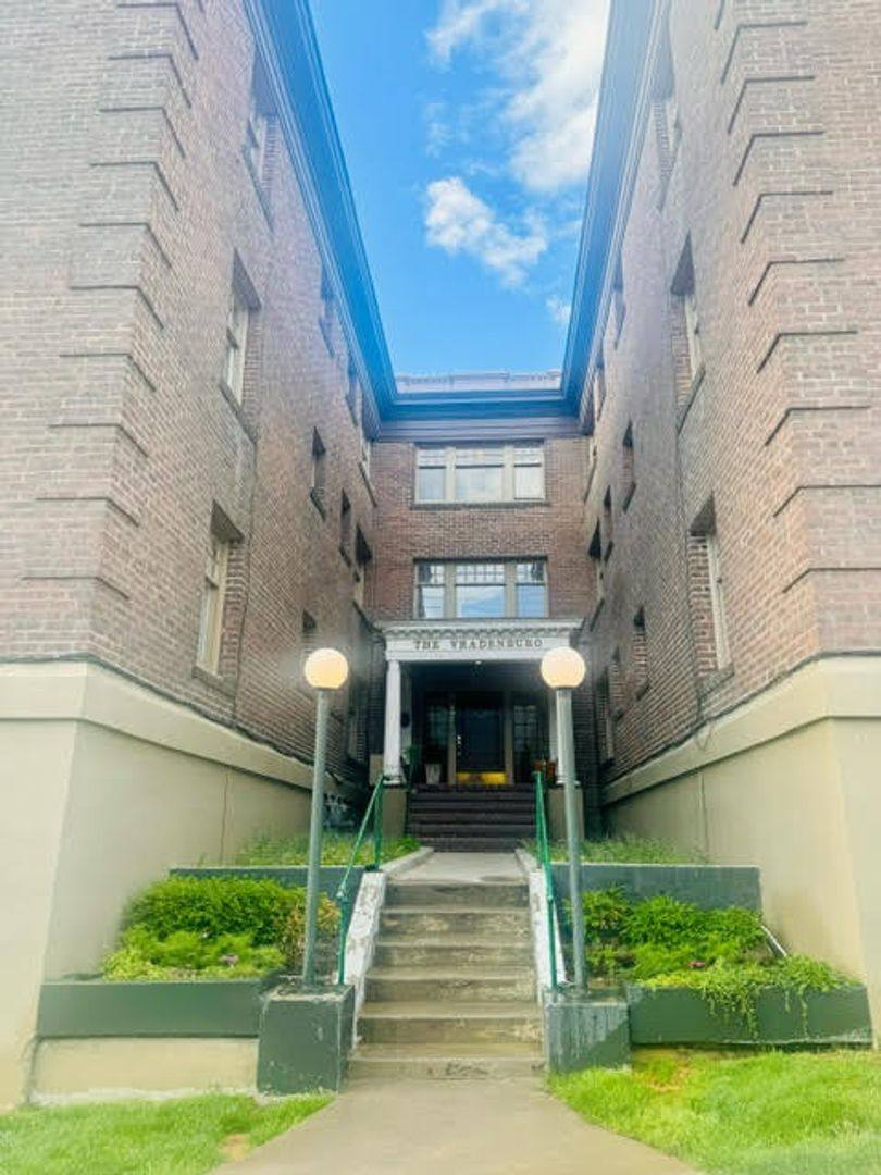 Apartment for rent at 207 Yakima St, Wenatchee, WA 98801