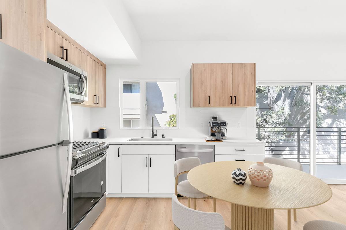 Apartment for rent at 914 7th St, Santa Monica, CA 90403
