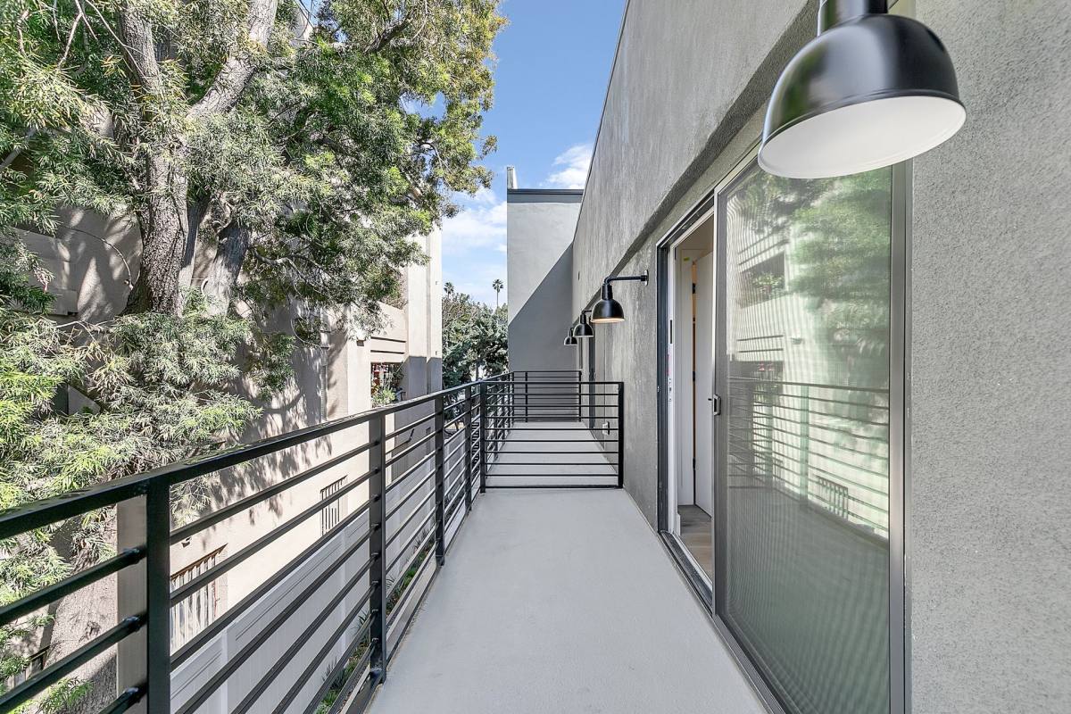 Apartment for rent at 914 7th St, Santa Monica, CA 90403