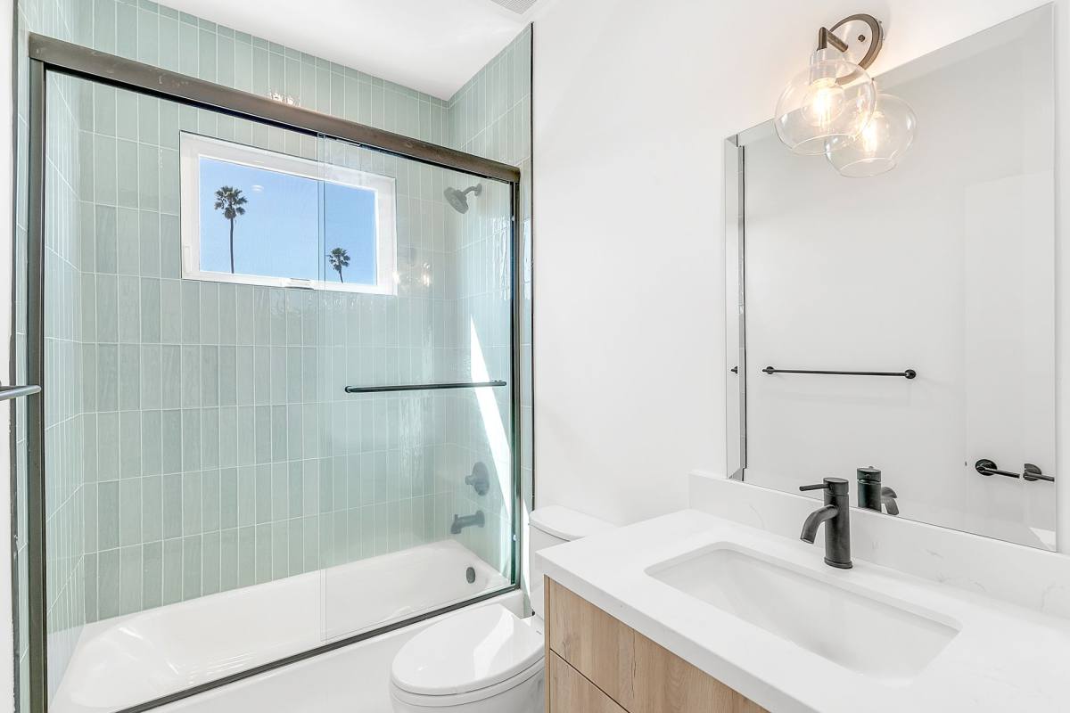 Apartment for rent at 914 7th St, Santa Monica, CA 90403