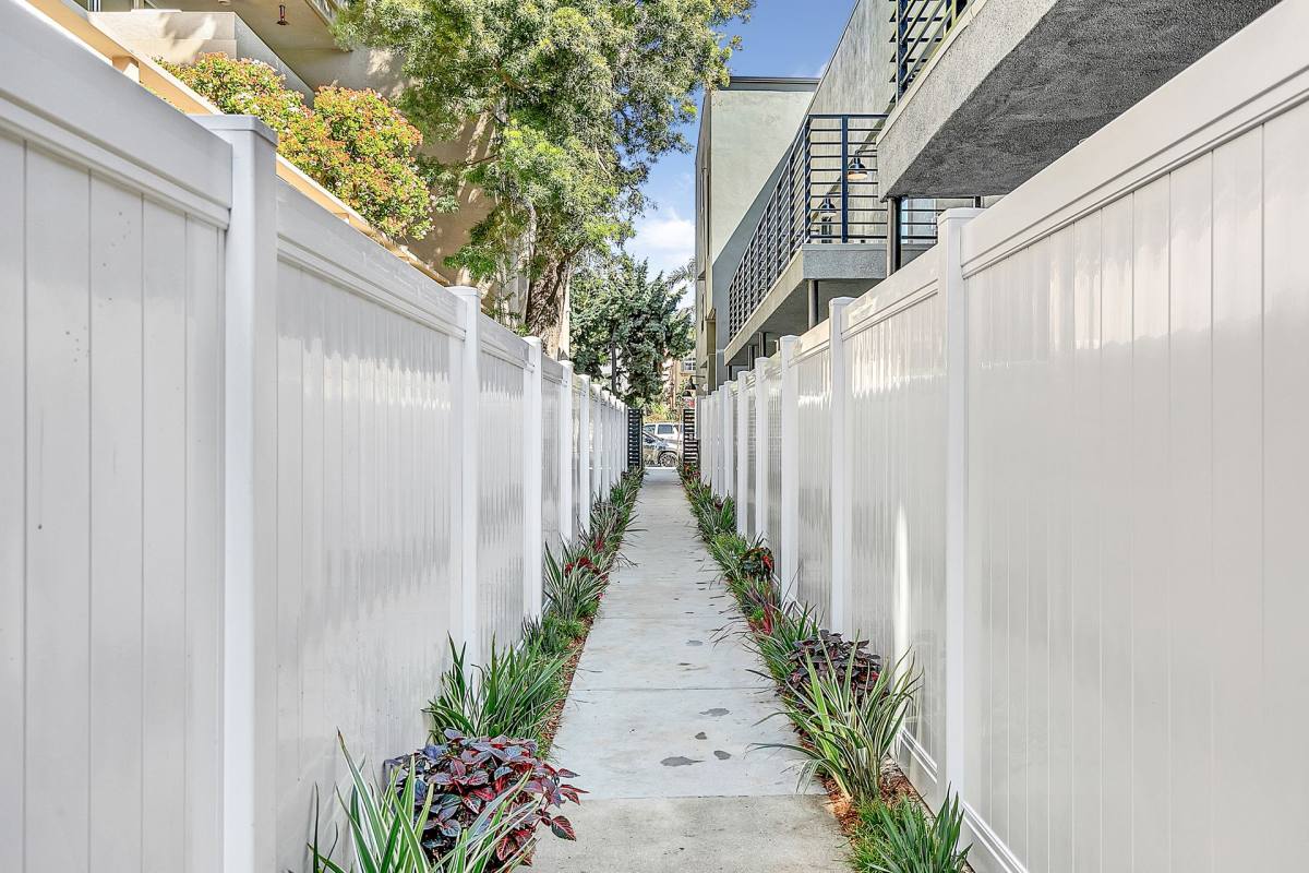 Apartment for rent at 914 7th St, Santa Monica, CA 90403