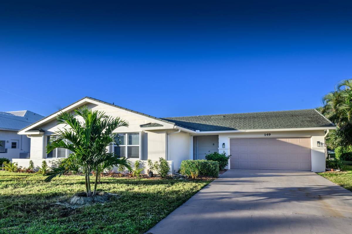 Apartment for rent at 149 Crescent Dr, Punta Gorda, FL 33950