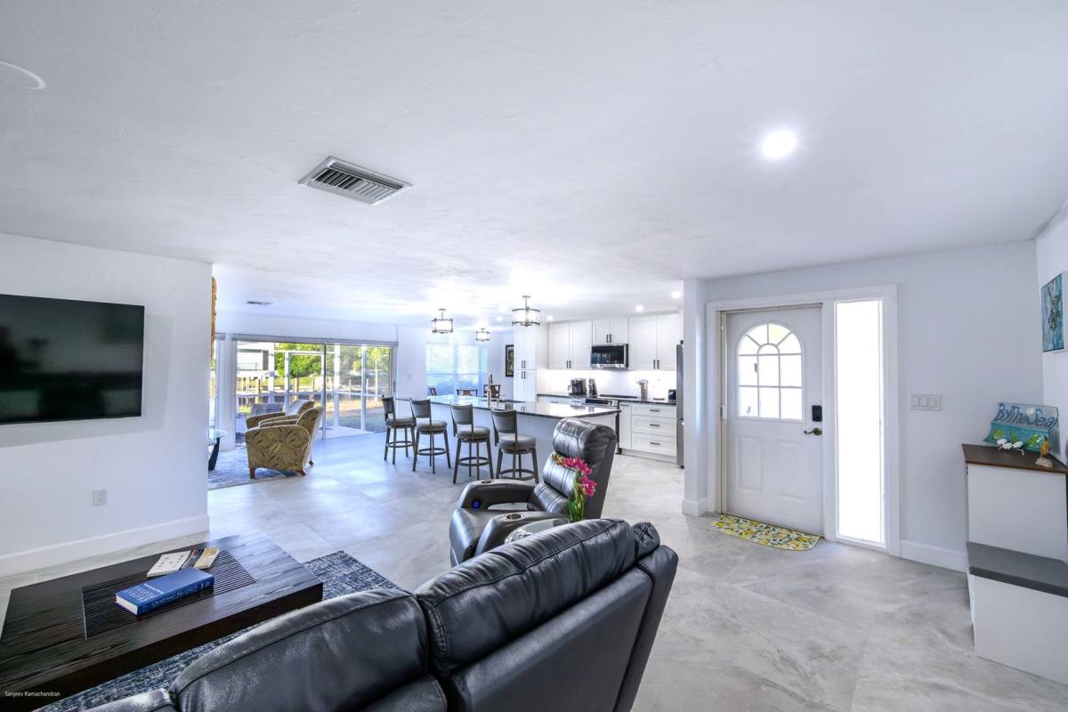 Apartment for rent at 149 Crescent Dr, Punta Gorda, FL 33950
