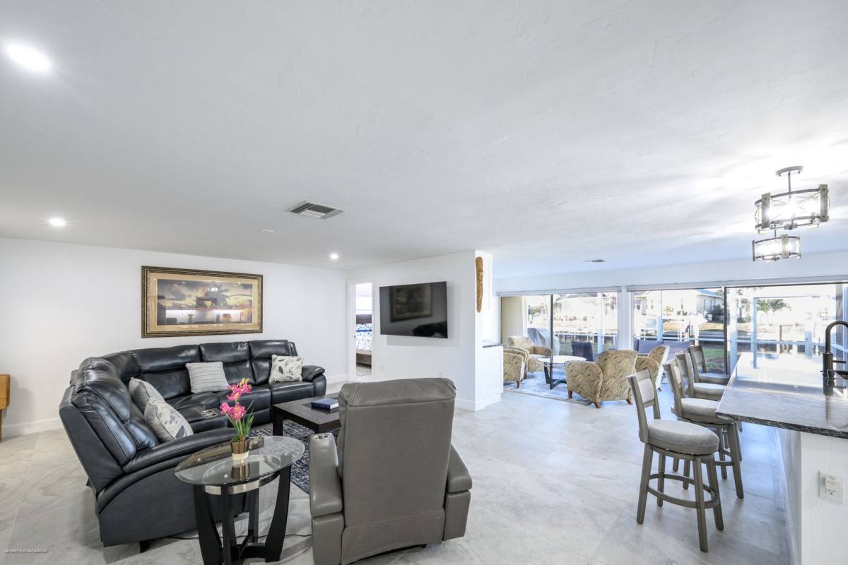 Apartment for rent at 149 Crescent Dr, Punta Gorda, FL 33950