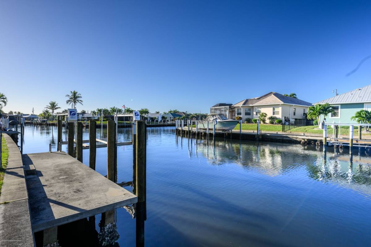 Apartment for rent at 149 Crescent Dr, Punta Gorda, FL 33950