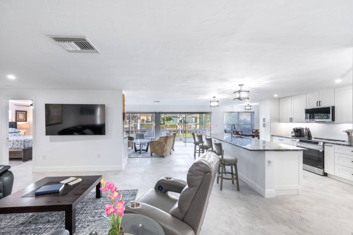 Apartment for rent at 149 Crescent Dr, Punta Gorda, FL 33950