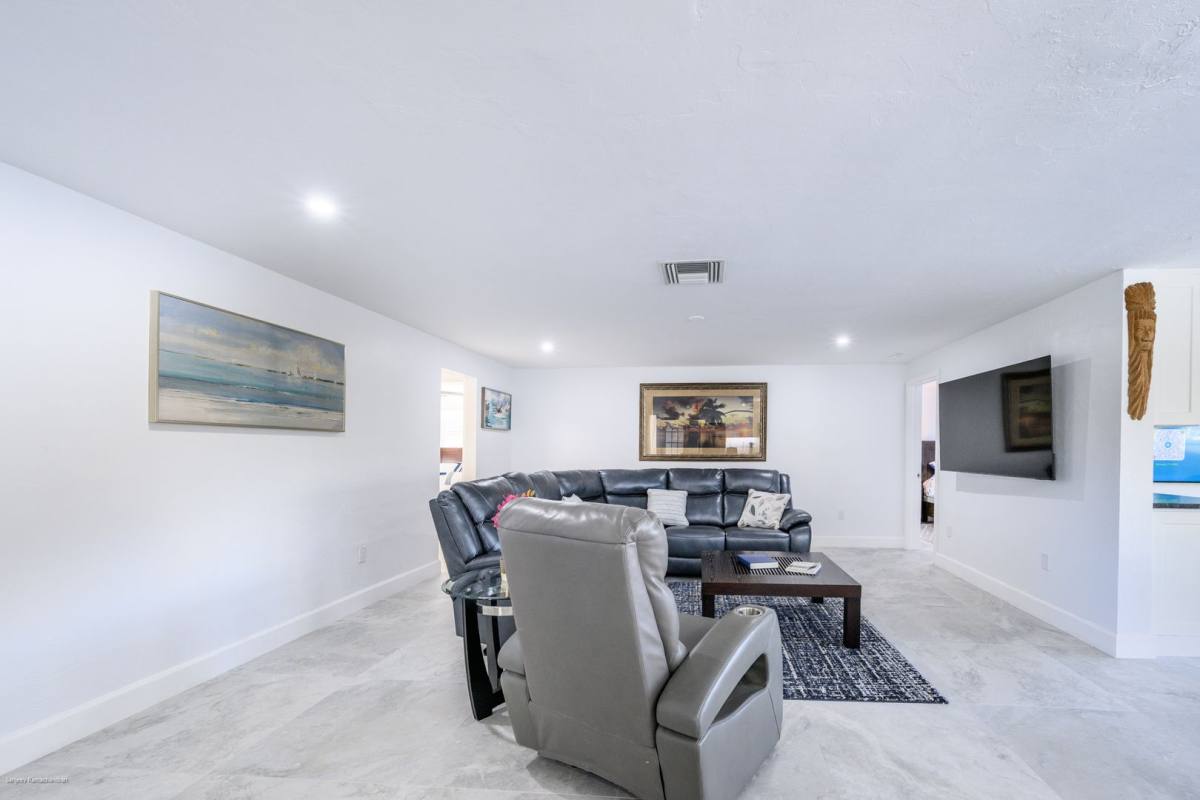 Apartment for rent at 149 Crescent Dr, Punta Gorda, FL 33950