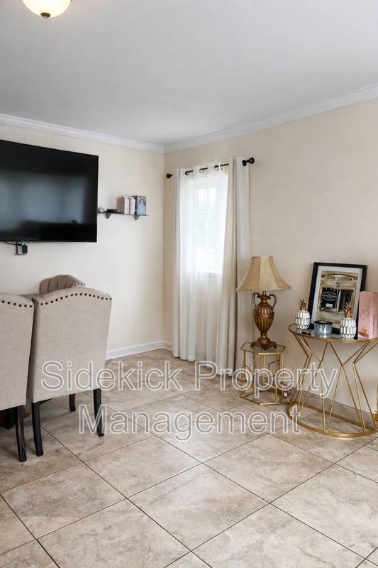 Apartment for rent at 4321 Beagle St, Los Angeles, CA 90032