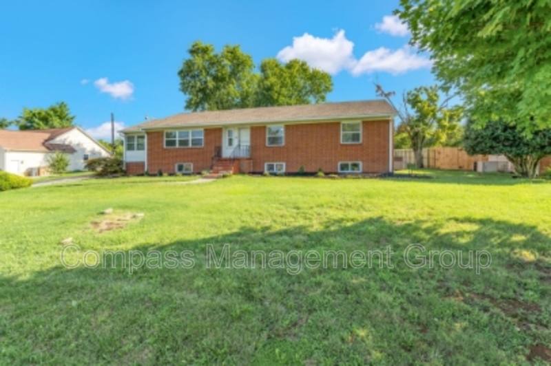 House for rent at 217 Buckingham Dr, Knoxville, TN 37909