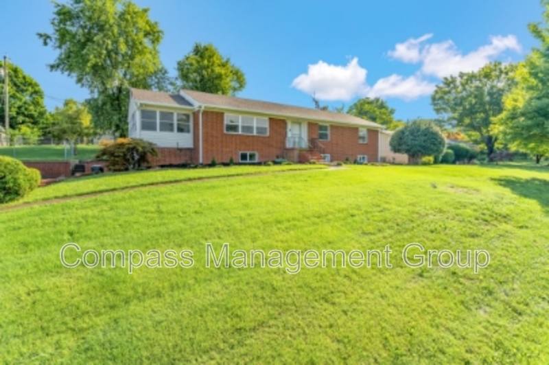 House for rent at 217 Buckingham Dr, Knoxville, TN 37909