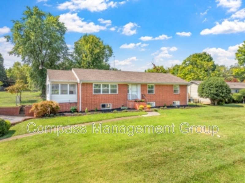 House for rent at 217 Buckingham Dr, Knoxville, TN 37909