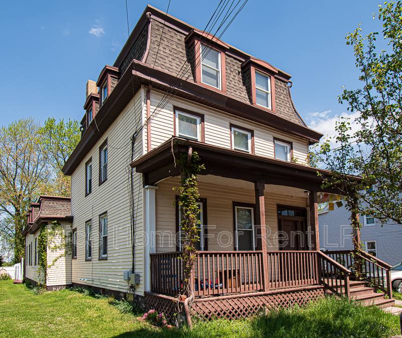 Apartment for rent at 211 Front St #2, Bordentown, NJ 08505