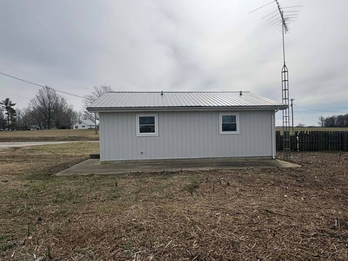 House for rent at 12324 Old Burg Rd, Smiths Grove, KY 42171