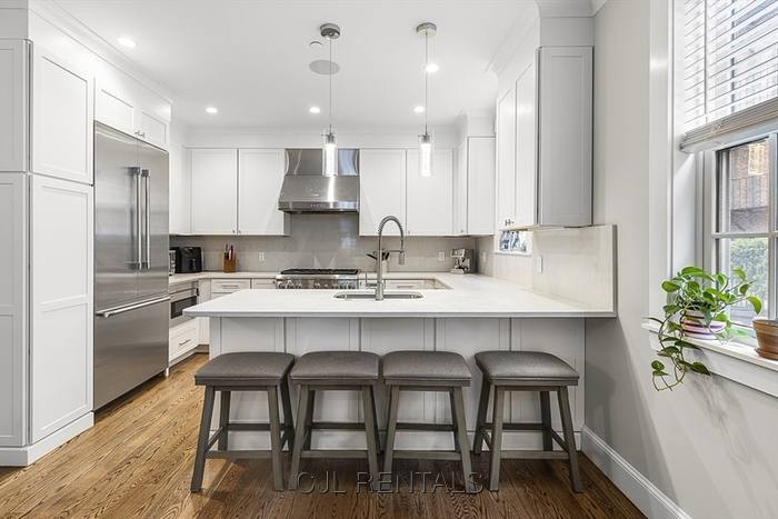 Townhouse for rent at 119 Highland Ave #B, Somerville, MA 02143