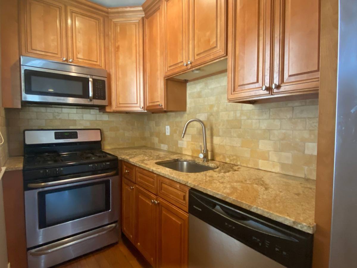 Apartment for rent at 82-84 Mechanic St, New Haven, CT 06511