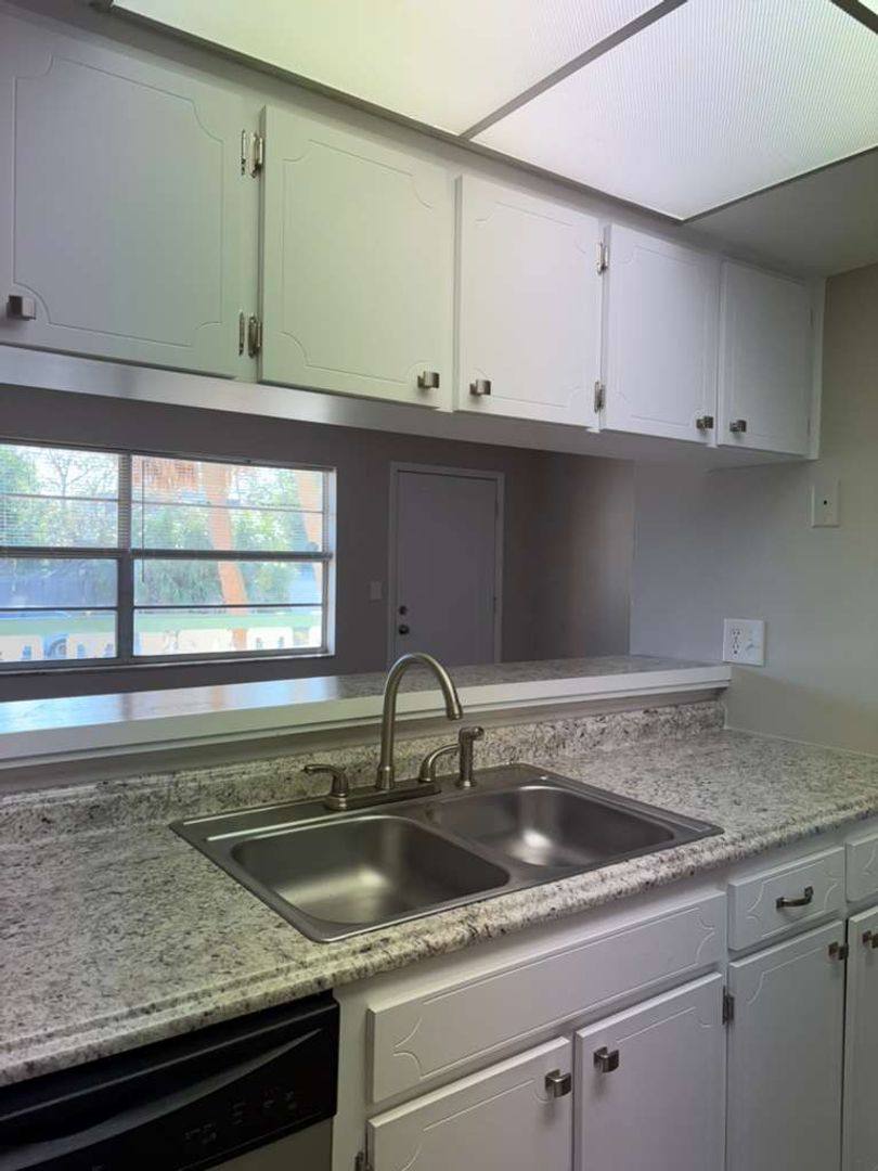 Apartment for rent at 2931 Dupont St S, Saint Petersburg, FL 33707