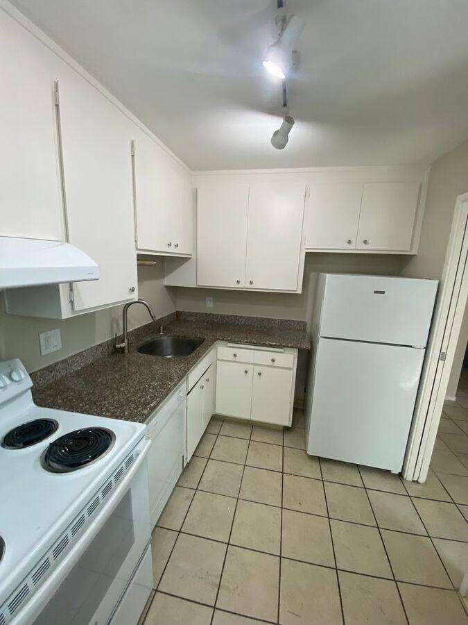 Apartment for rent at 373 Staten Ave #102, Oakland, CA 94610
