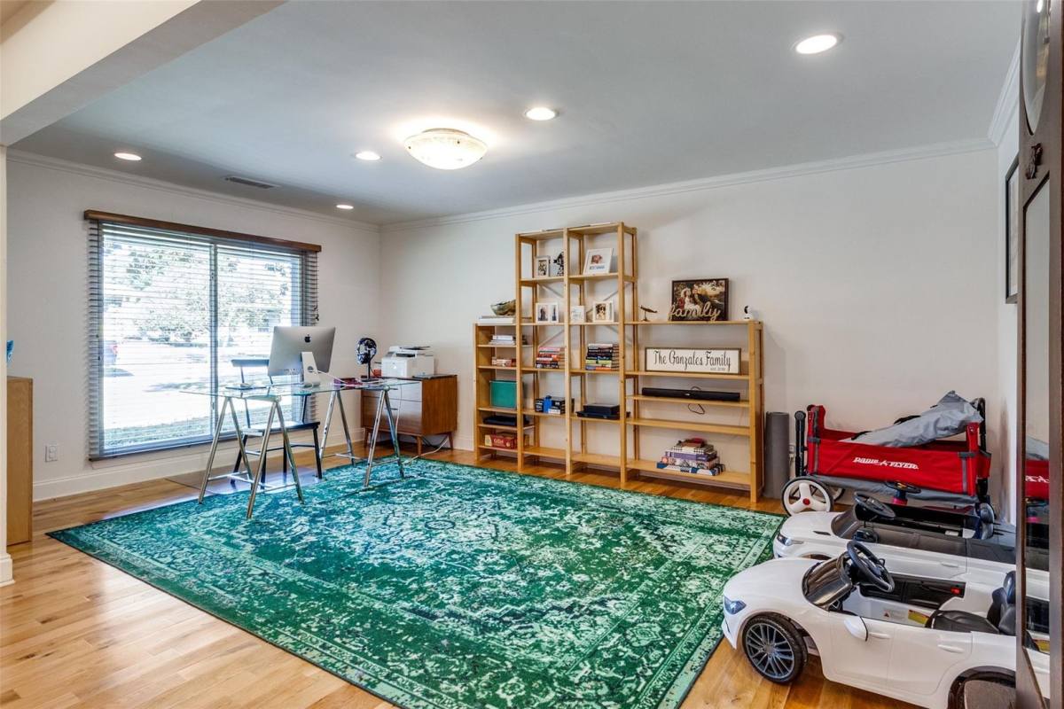 House for rent at 7350 Fieldgate Dr, Dallas, TX 75230