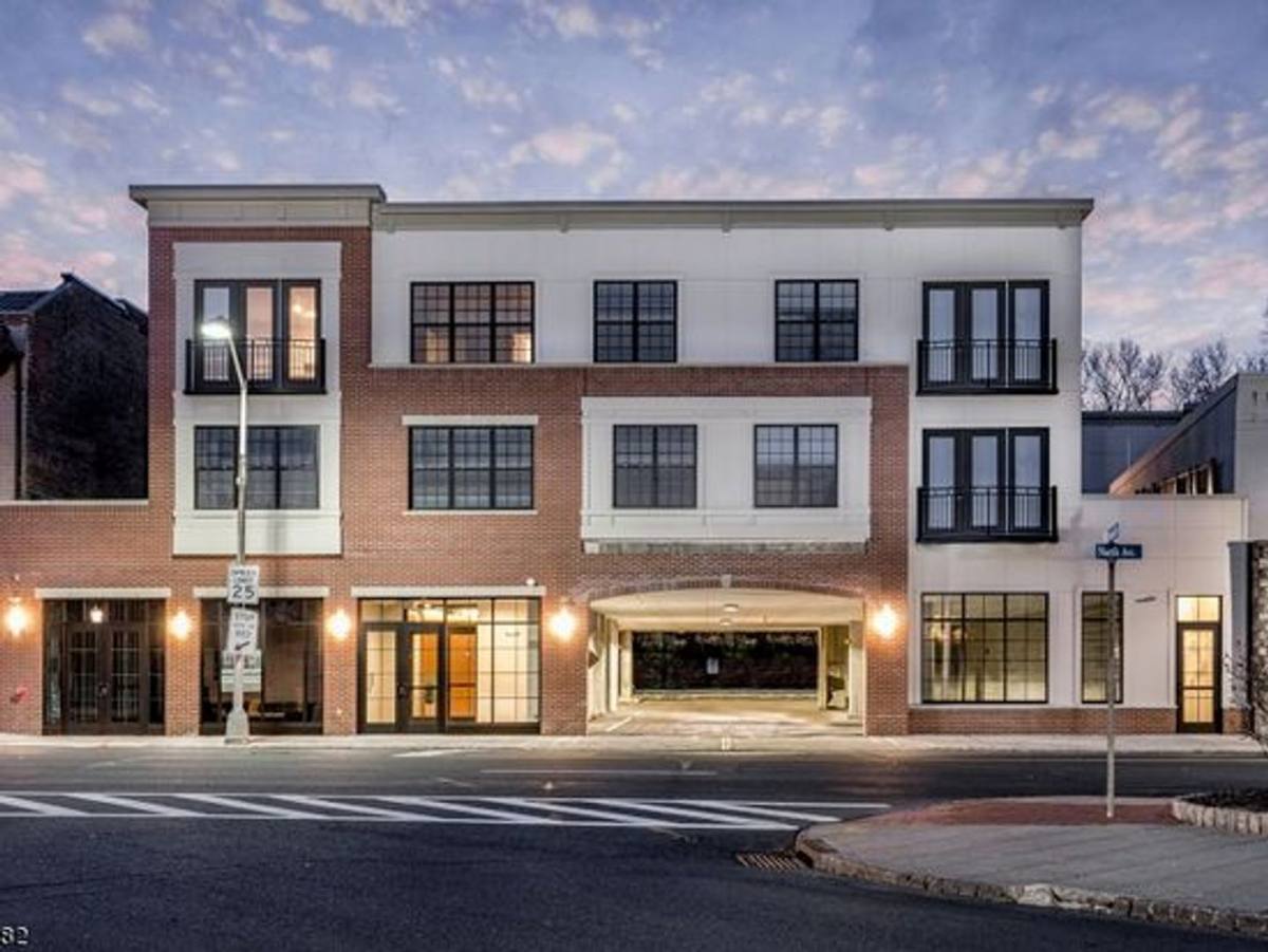 Apartment for rent at 411 N Ave W, Westfield, NJ 07090