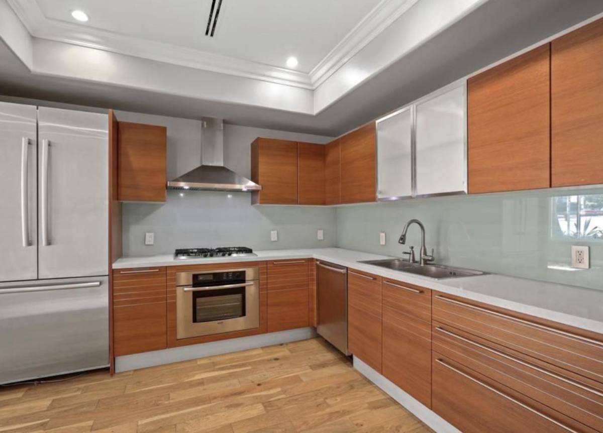 Townhouse for rent at 1283 Havenhurst Dr #101, Los Angeles, CA 90046