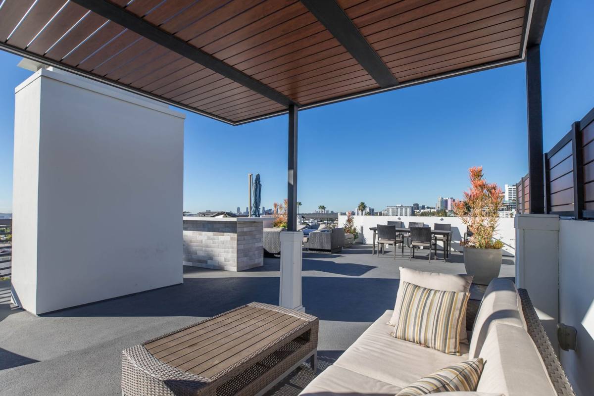 Townhouse for rent at 1283 Havenhurst Dr #101, Los Angeles, CA 90046