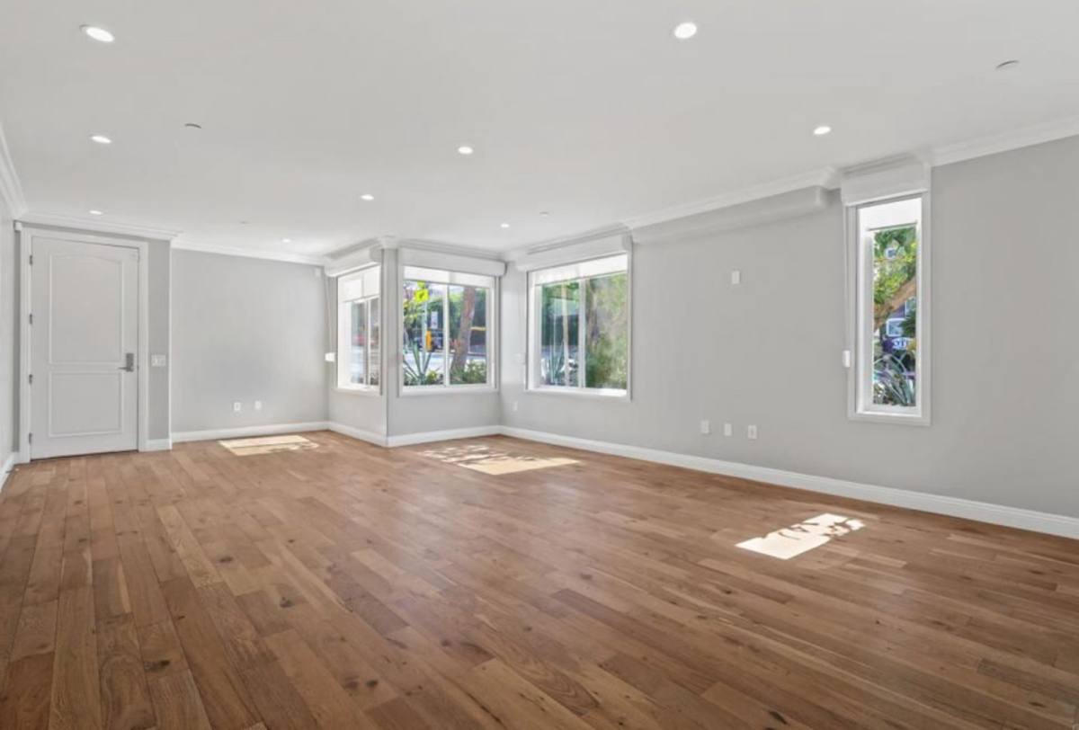 Townhouse for rent at 1283 Havenhurst Dr #101, Los Angeles, CA 90046