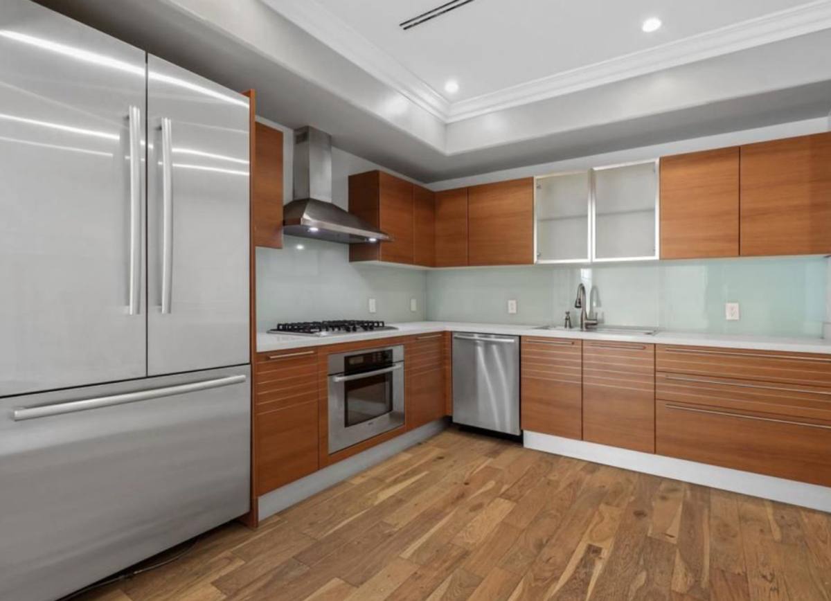 Townhouse for rent at 1283 Havenhurst Dr #101, Los Angeles, CA 90046