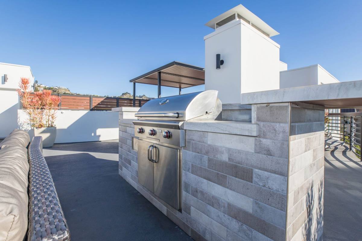 Townhouse for rent at 1283 Havenhurst Dr #101, Los Angeles, CA 90046