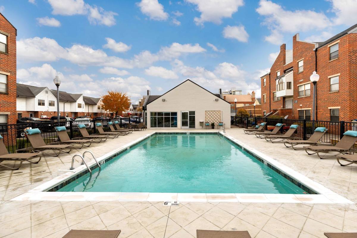 Apartment for rent at 800 E Madison St, Louisville, KY 40204