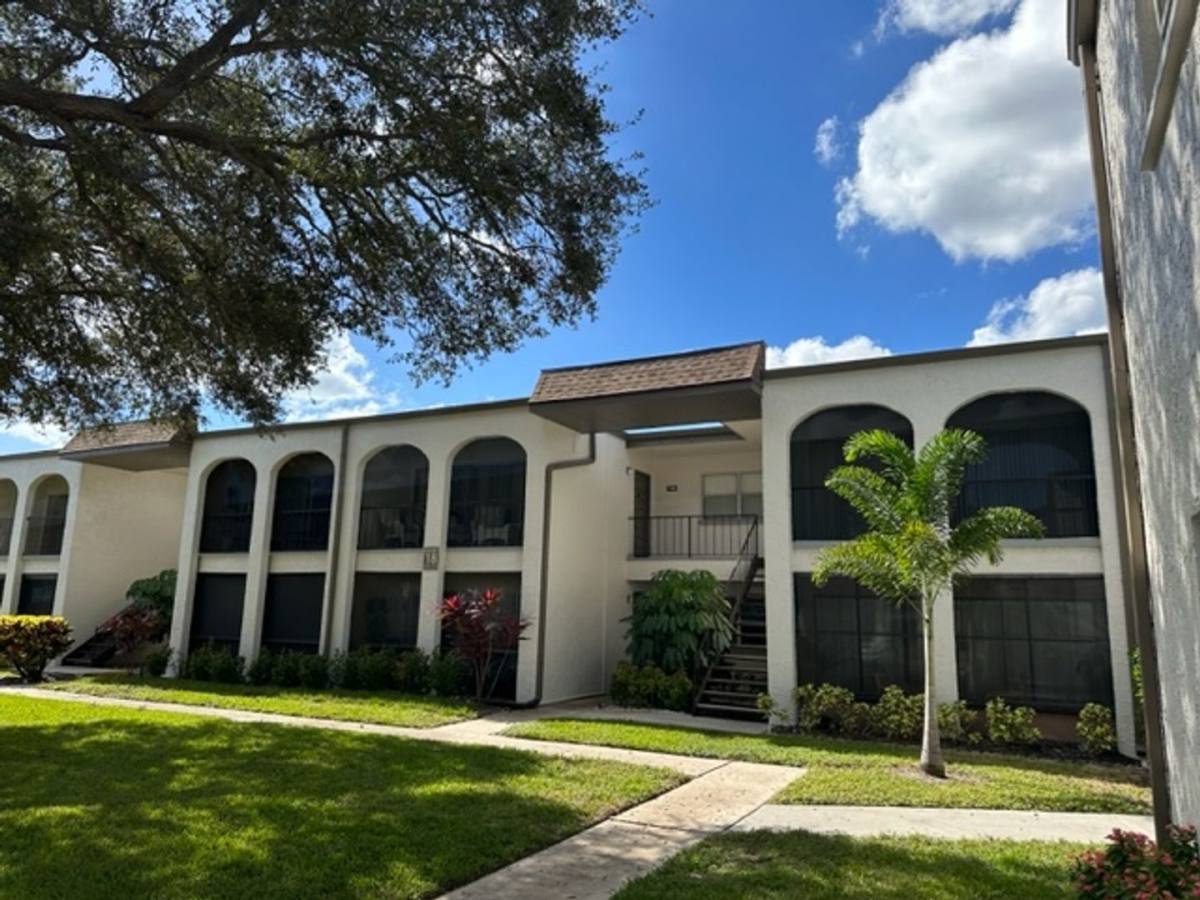Apartment for rent at 7701 Starkey Rd, Seminole, FL 33777