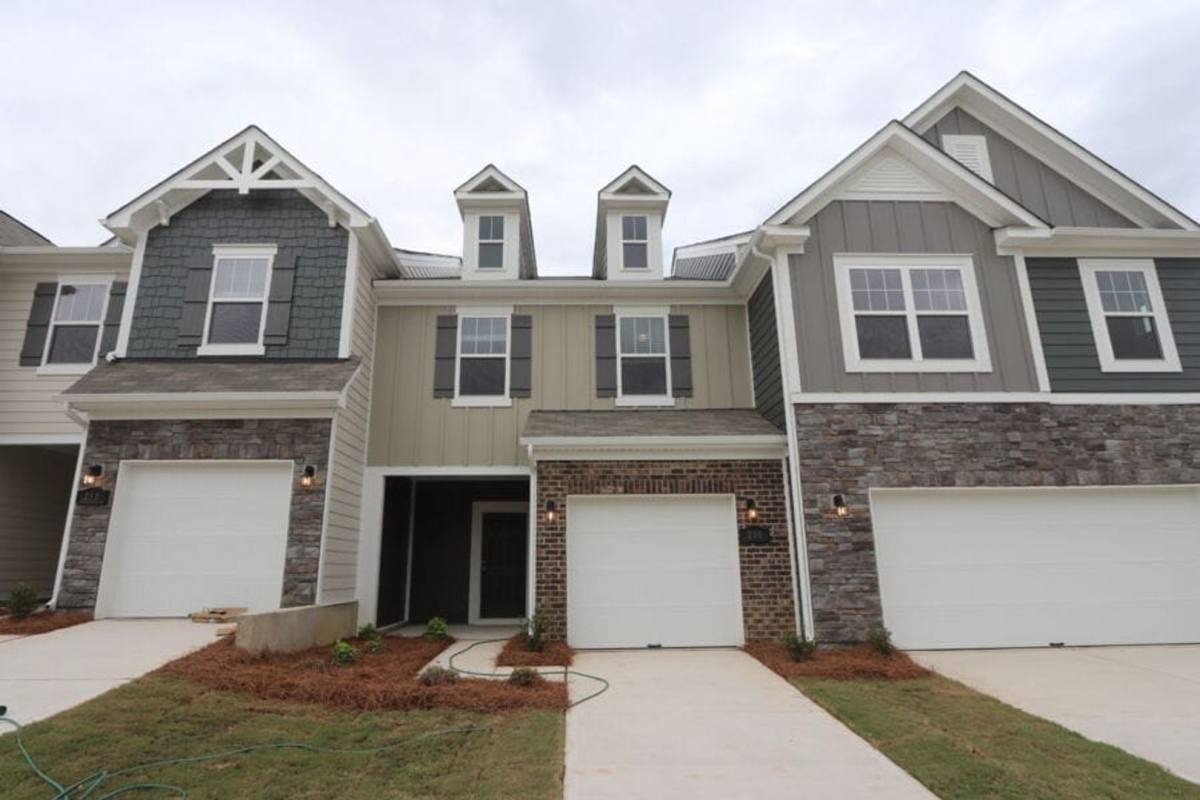 Townhouse for rent at 206 Harpers Run Lane, Matthews, NC 28104