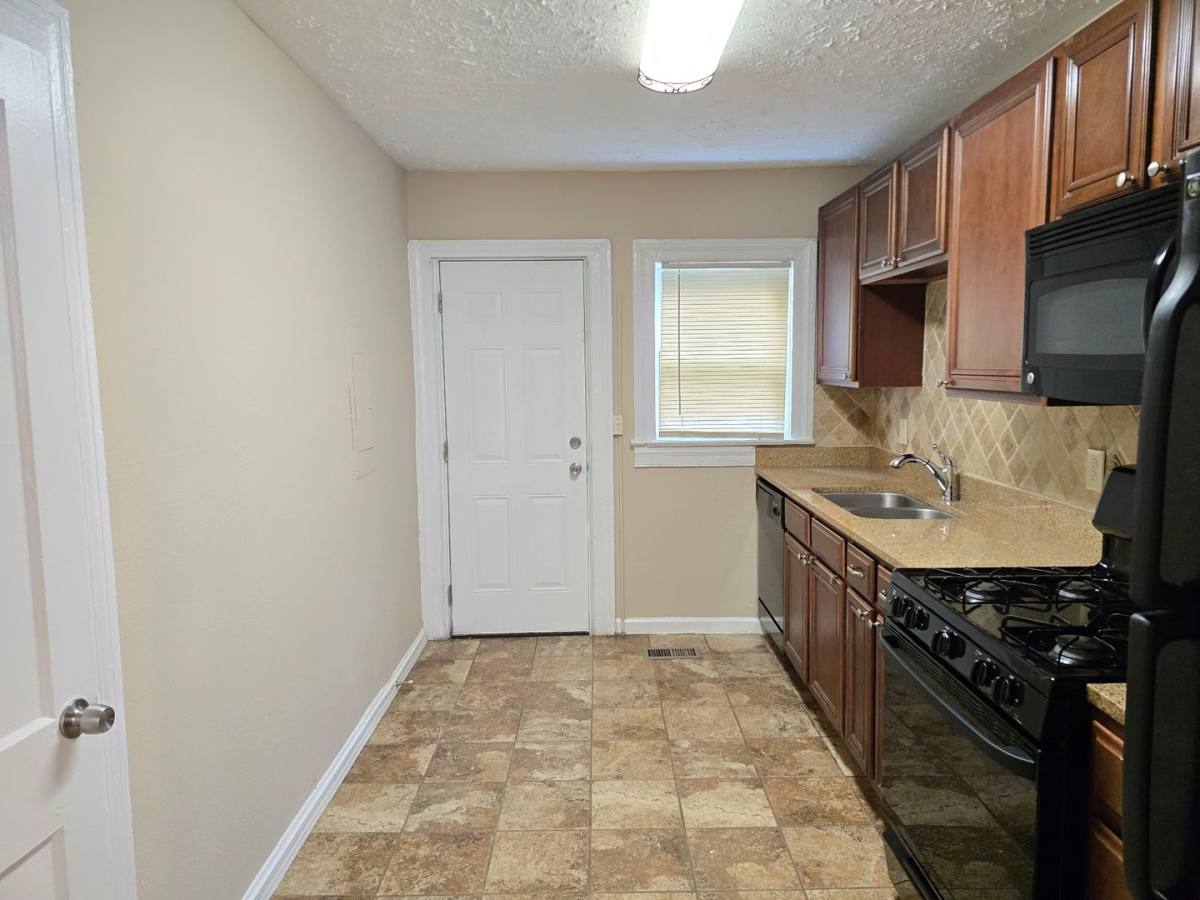 Apartment for rent at 583 Colonial Circle, Marietta, GA 30060
