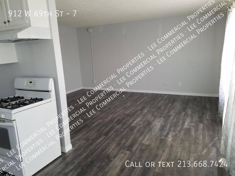 Apartment for rent at 912 W 69th St #7, Los Angeles, CA 90044