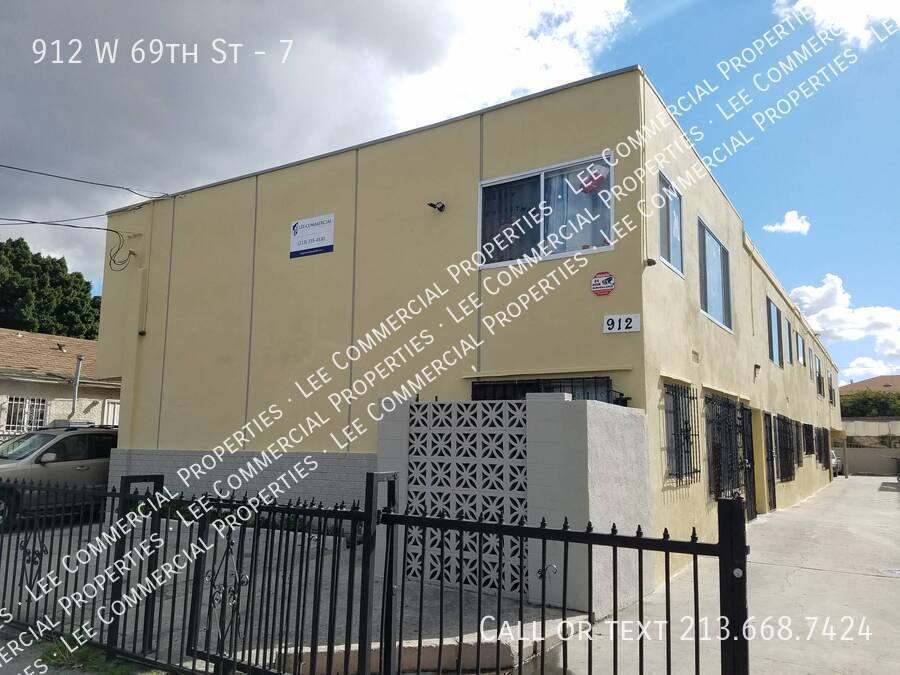 Apartment for rent at 912 W 69th St #7, Los Angeles, CA 90044
