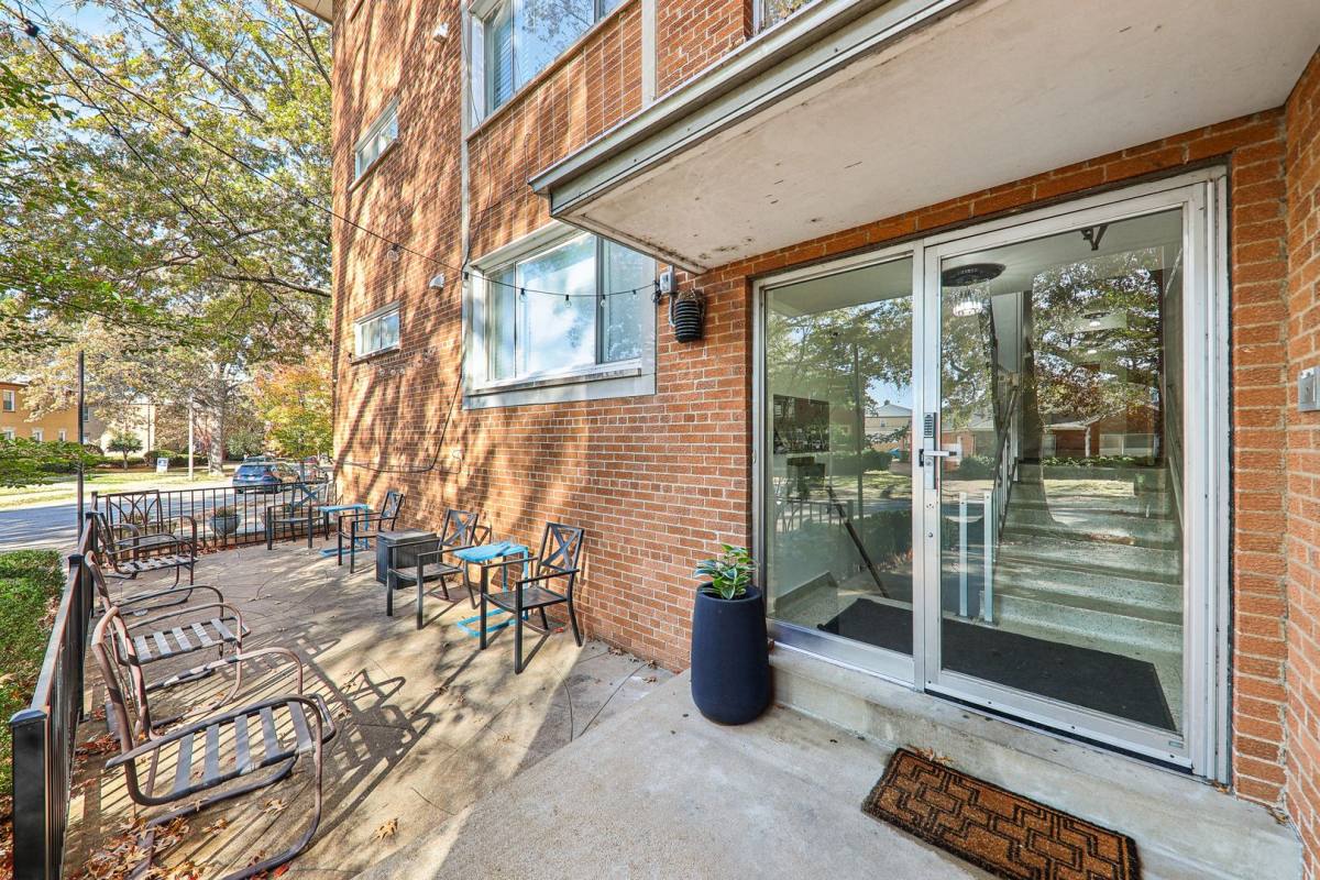 Apartment for rent at 7055 Hampton Ave, Saint Louis, MO 63109