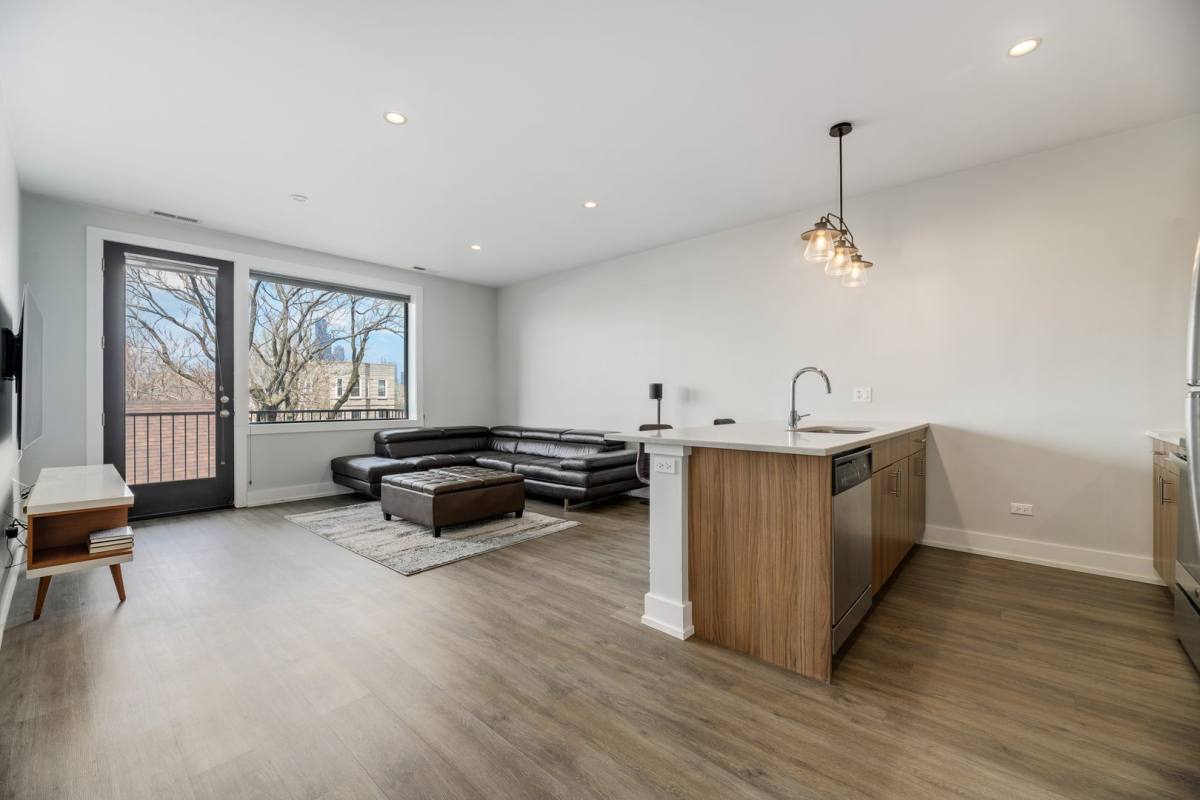 Apartment for rent at 2109-11 S Halsted St, Chicago, IL 60608