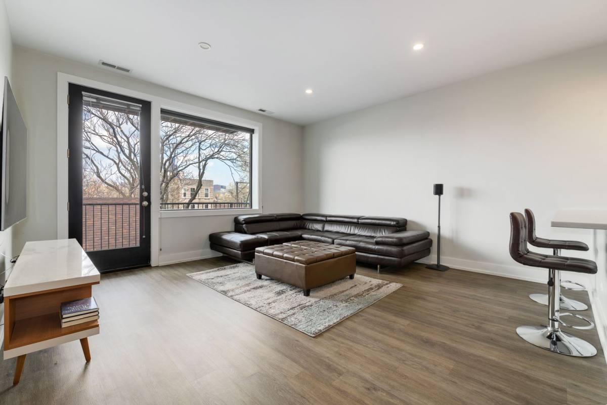 Apartment for rent at 2109-11 S Halsted St, Chicago, IL 60608