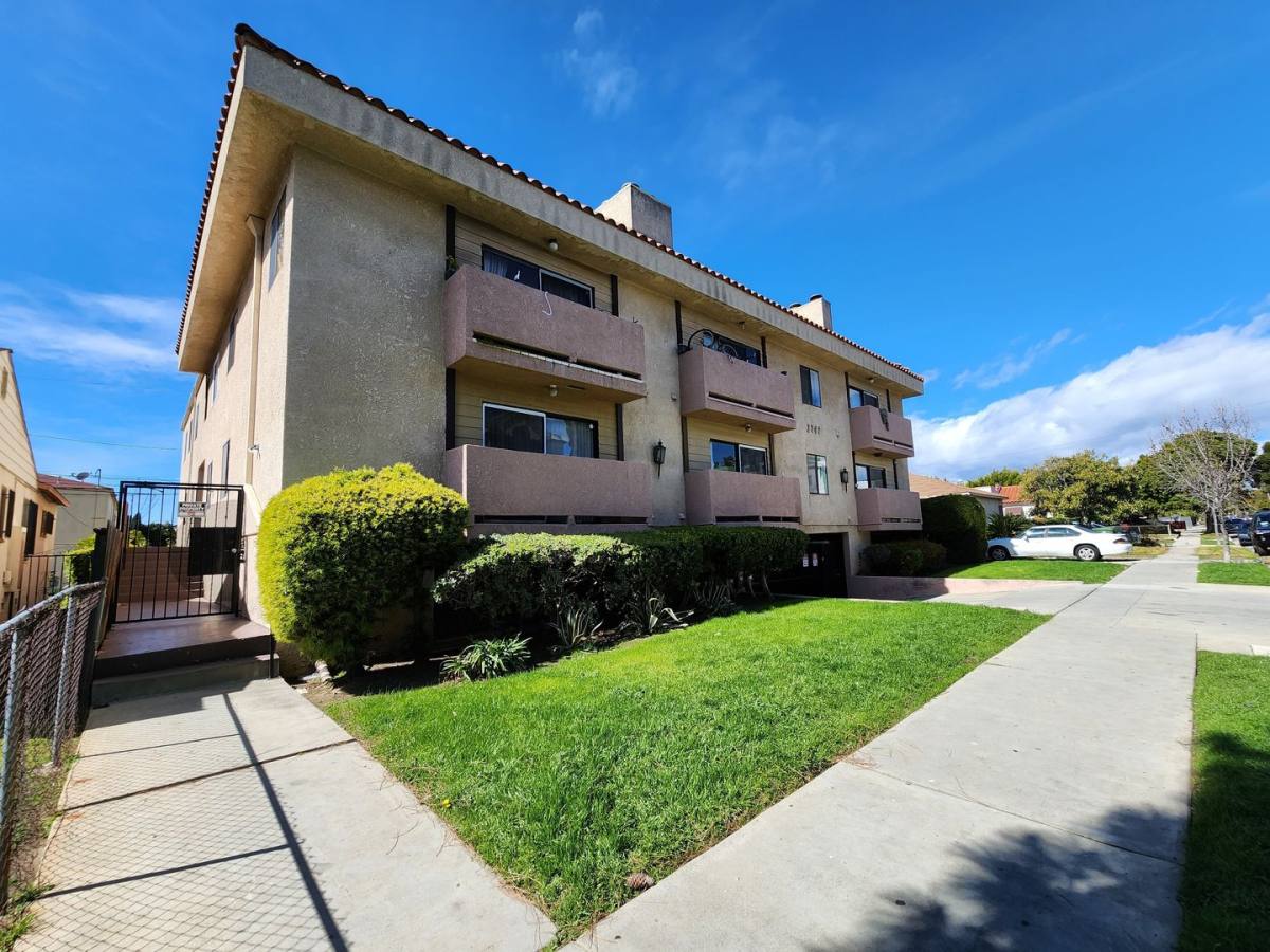 Apartment for rent at 3747 Kelton Ave, Los Angeles, CA 90034